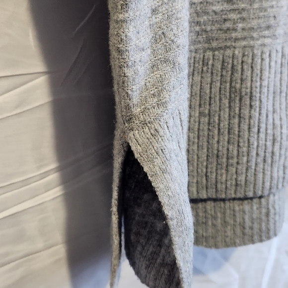 Beautiful Gray Sweater - Picture 3 of 4